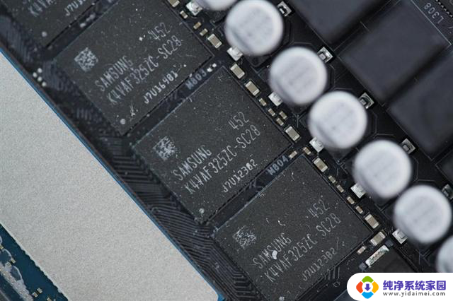 影驰RTX 5090 D星曜LUNA OC显卡评测:独特磁吸设计 随时恢复满血