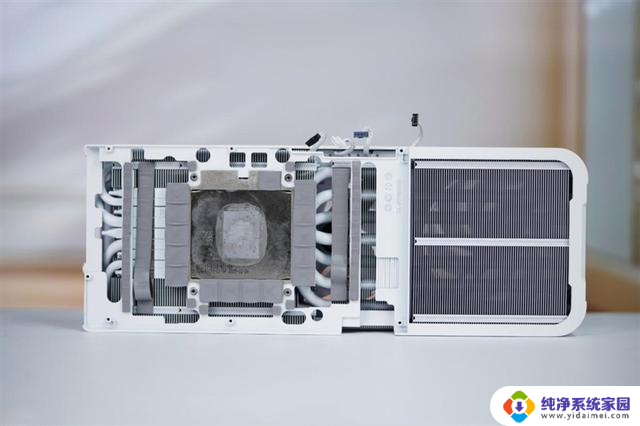 影驰RTX 5090 D星曜LUNA OC显卡评测:独特磁吸设计 随时恢复满血