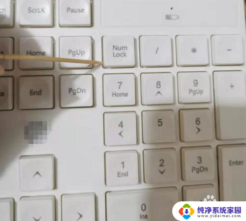 笔记本小键盘数字键打不出数字 数字小键盘变成方向键了怎么办