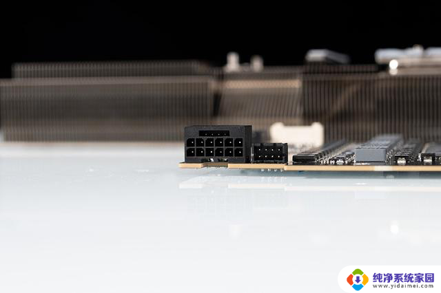 iGame GeForce RTX 5090 D v2 Vulcan OC 24GB 火神显卡评测：性能强劲，硬汉风格！